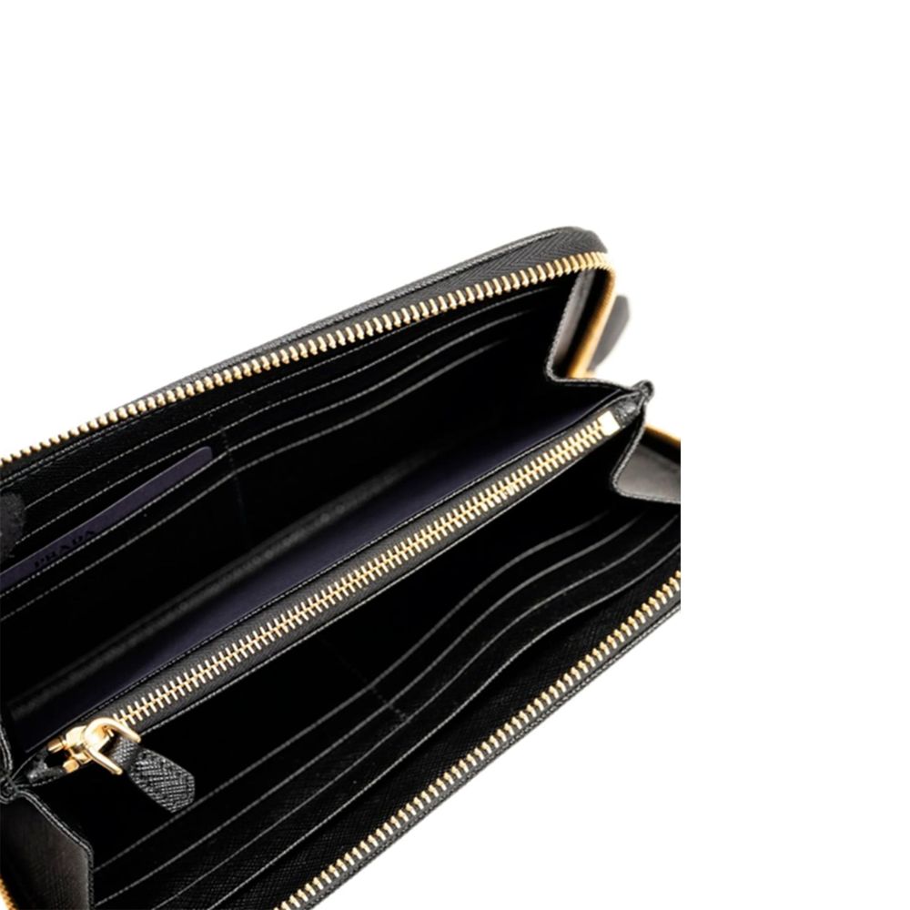 Μαύρο πορτοφόλι Prada από νάιλον