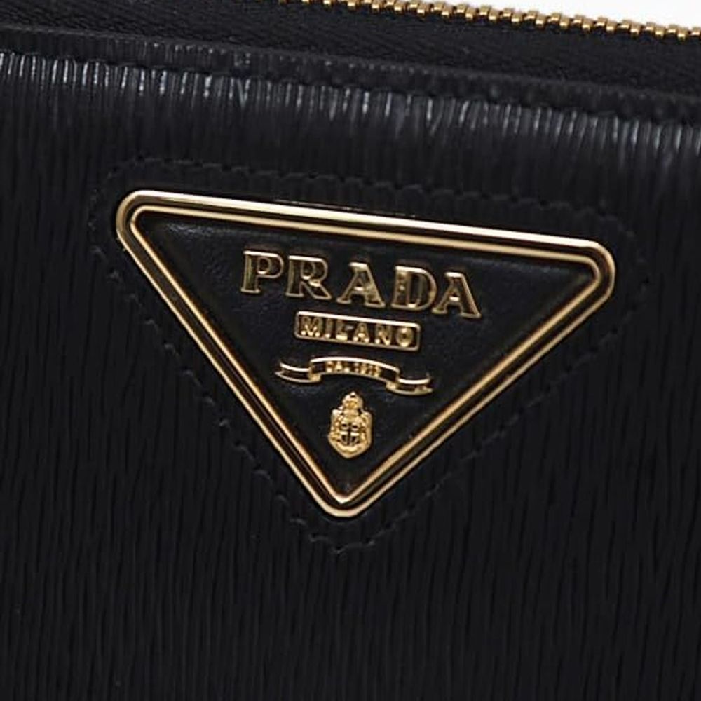 Μαύρο πορτοφόλι Prada από δέρμα μοσχαριού