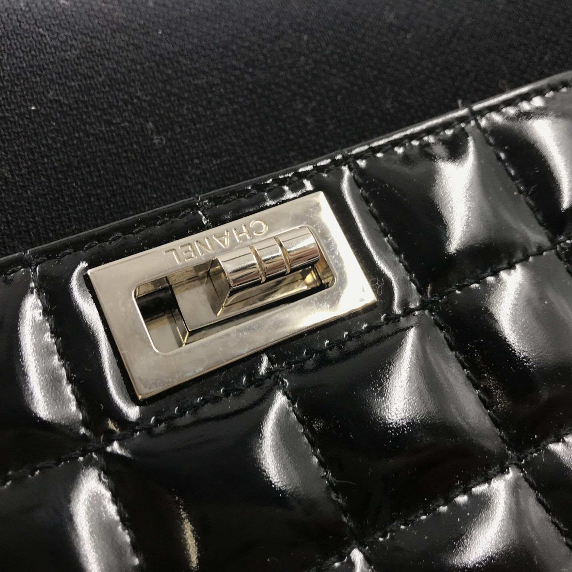 Chanel Τσάντα Ώμου Chocolate Bar από Λουστρίνι Δέρμα