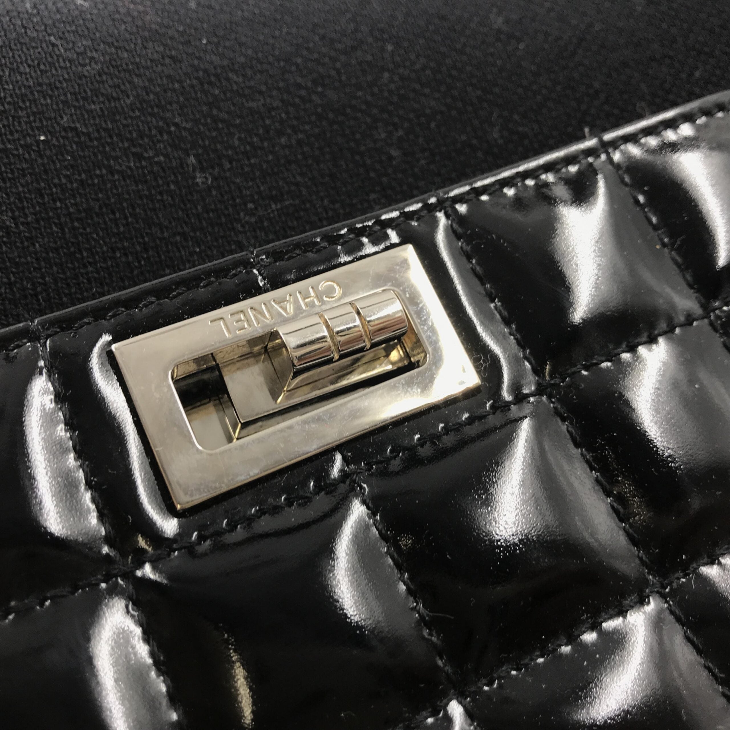 Τσάντα Ώμου Chanel Chocolate Bar από Λουστρίνι