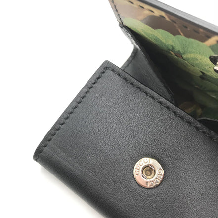 Συμπαγές δερμάτινο πορτοφόλι Gucci με κομψό σχέδιο