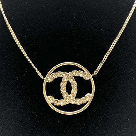 Κολιέ με μενταγιόν Chanel χρυσού τόνου με κύκλο CC