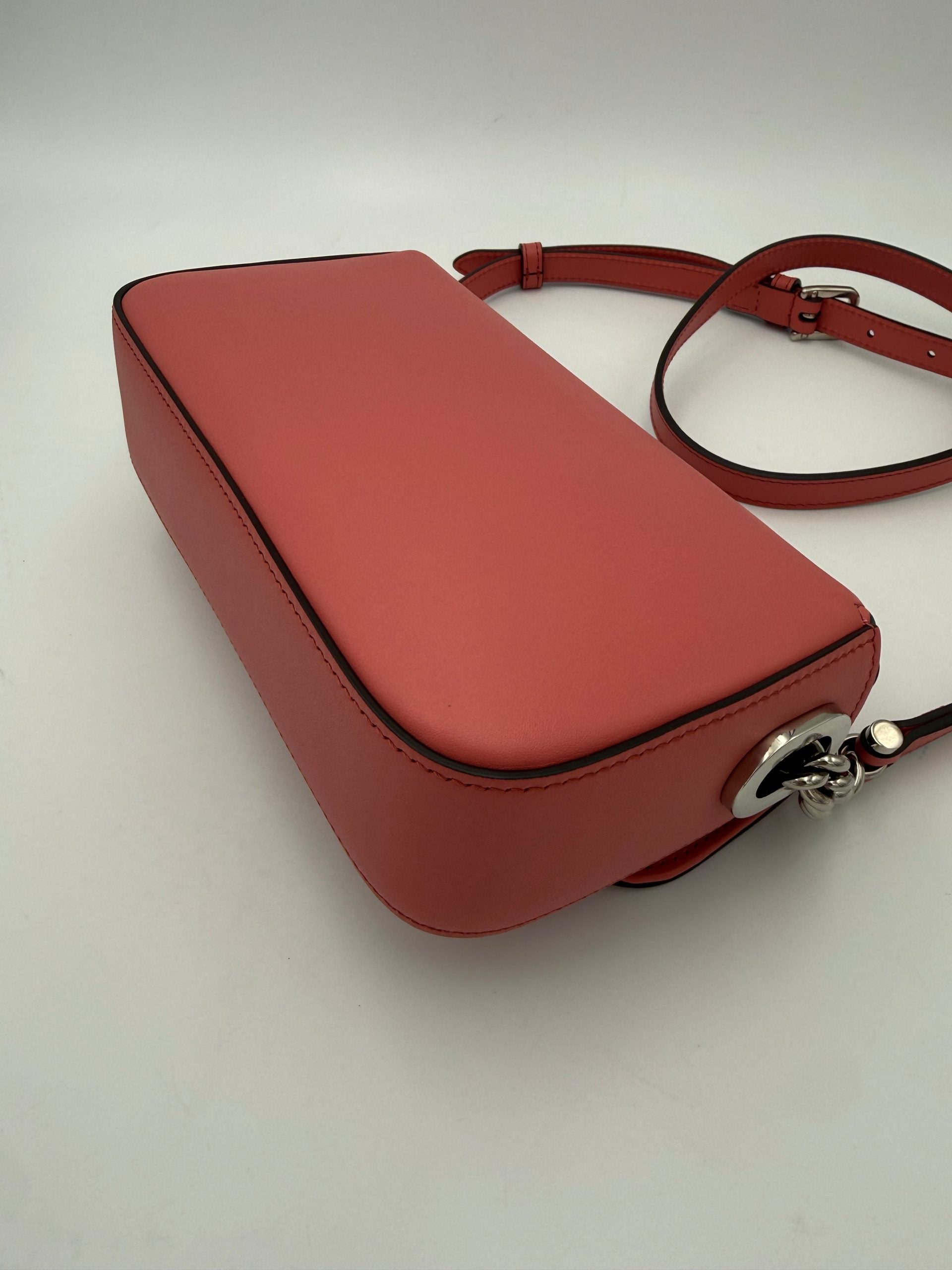 Gucci GUCCI GG Marmont Δερμάτινη Τσάντα Ώμου