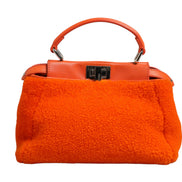 Μίνι τσάντα χειρός Peekaboo με πορτοκαλί δέρμα και shearling Fendi  
