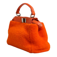 Μίνι τσάντα χειρός Peekaboo με πορτοκαλί δέρμα και shearling Fendi  