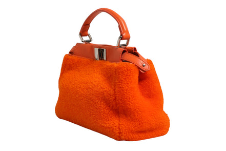 Μίνι τσάντα χειρός Peekaboo με πορτοκαλί δέρμα και shearling Fendi  