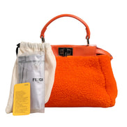 Μίνι τσάντα χειρός Peekaboo με πορτοκαλί δέρμα και shearling Fendi  