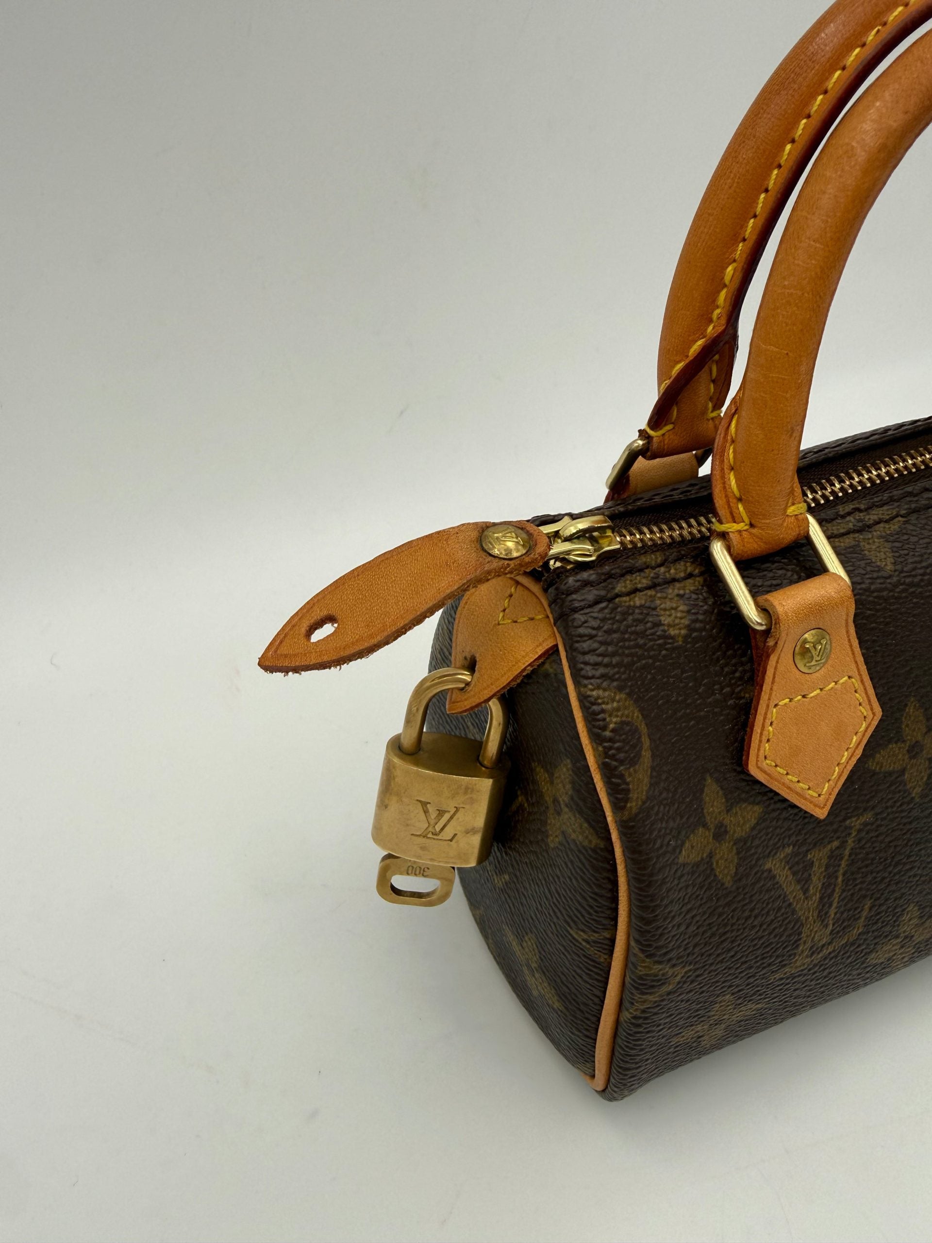 Τσάντα χειρός Nano Speedy με μοτίβο Monogram Louis Vuitton  