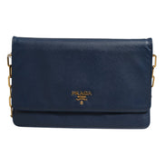 Πορτοφόλι clutch με αλυσίδα από μπλε δέρμα Saffiano Prada  