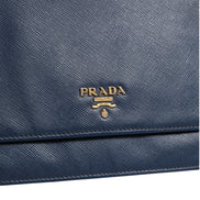 Πορτοφόλι clutch με αλυσίδα από μπλε δέρμα Saffiano Prada  