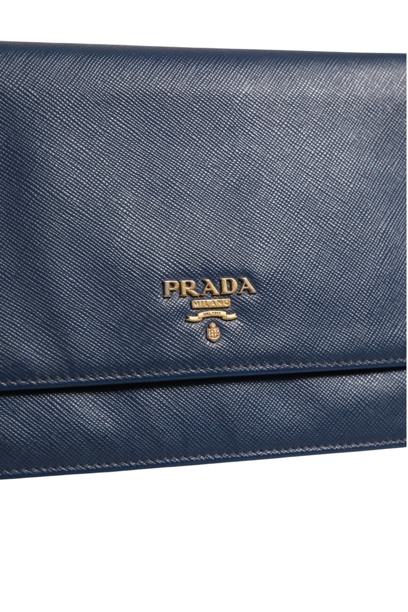 Πορτοφόλι clutch με αλυσίδα από μπλε δέρμα Saffiano Prada  