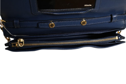 Πορτοφόλι clutch με αλυσίδα από μπλε δέρμα Saffiano Prada  