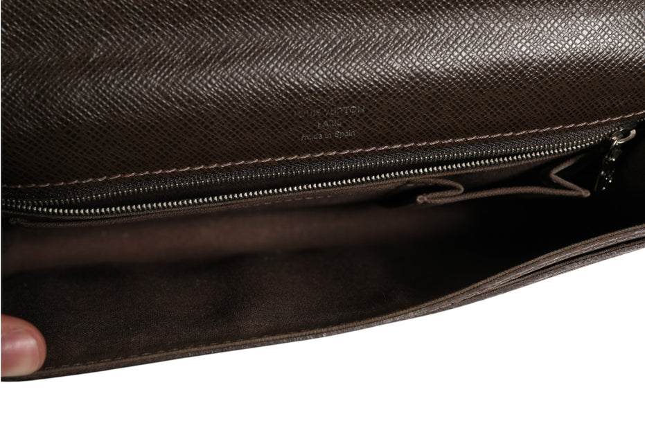 Louis Vuitton Belaia Clutch Taiga Leather