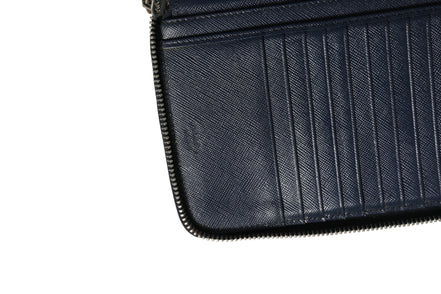 Πορτοφόλι με φερμουάρ Oliver Navy από ανάγλυφο δέρμα Prada  