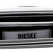 Ασημί τσάντα ώμου Diesel από δέρμα αγελάδας