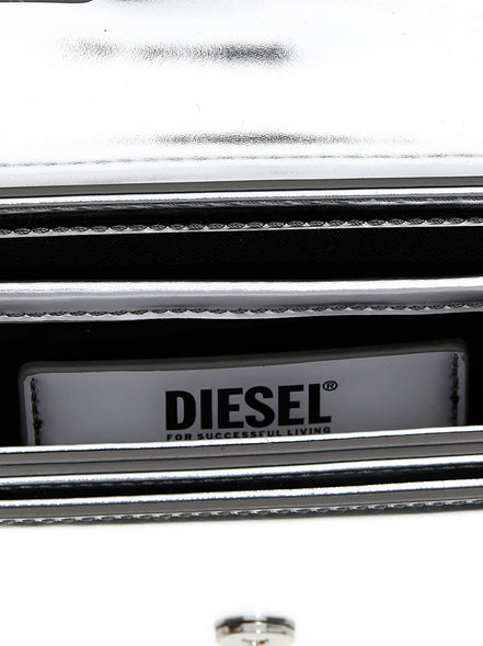 Ασημί τσάντα ώμου Diesel από δέρμα αγελάδας