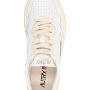 Δίχρωμα sneakers χαμηλού τύπου Autry από δέρμα αγελάδας