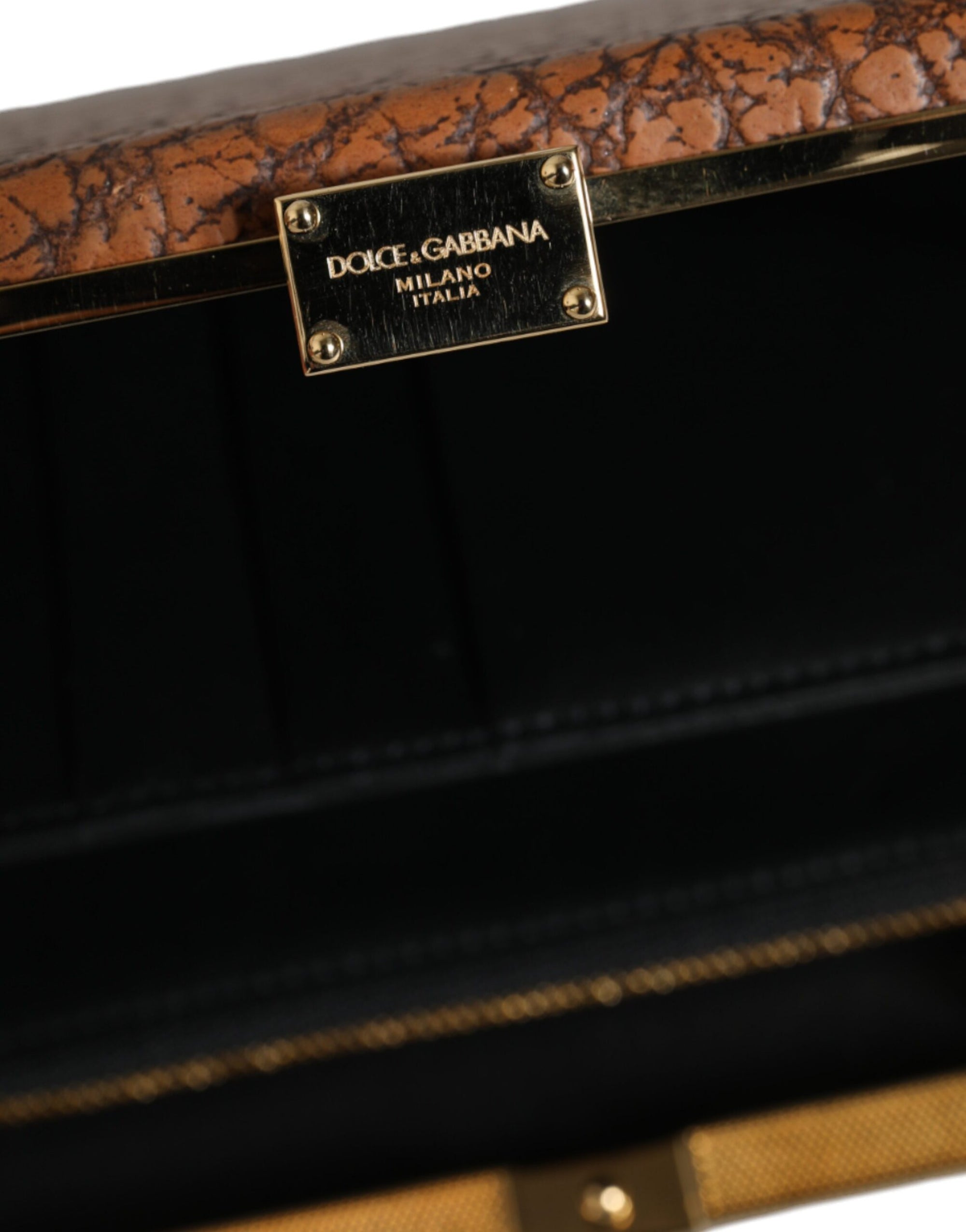 Μίνι τσαντάκι Dolce & Gabbana καφέ δερμάτινο με χρυσό πλαίσιο και λουρί χιαστί