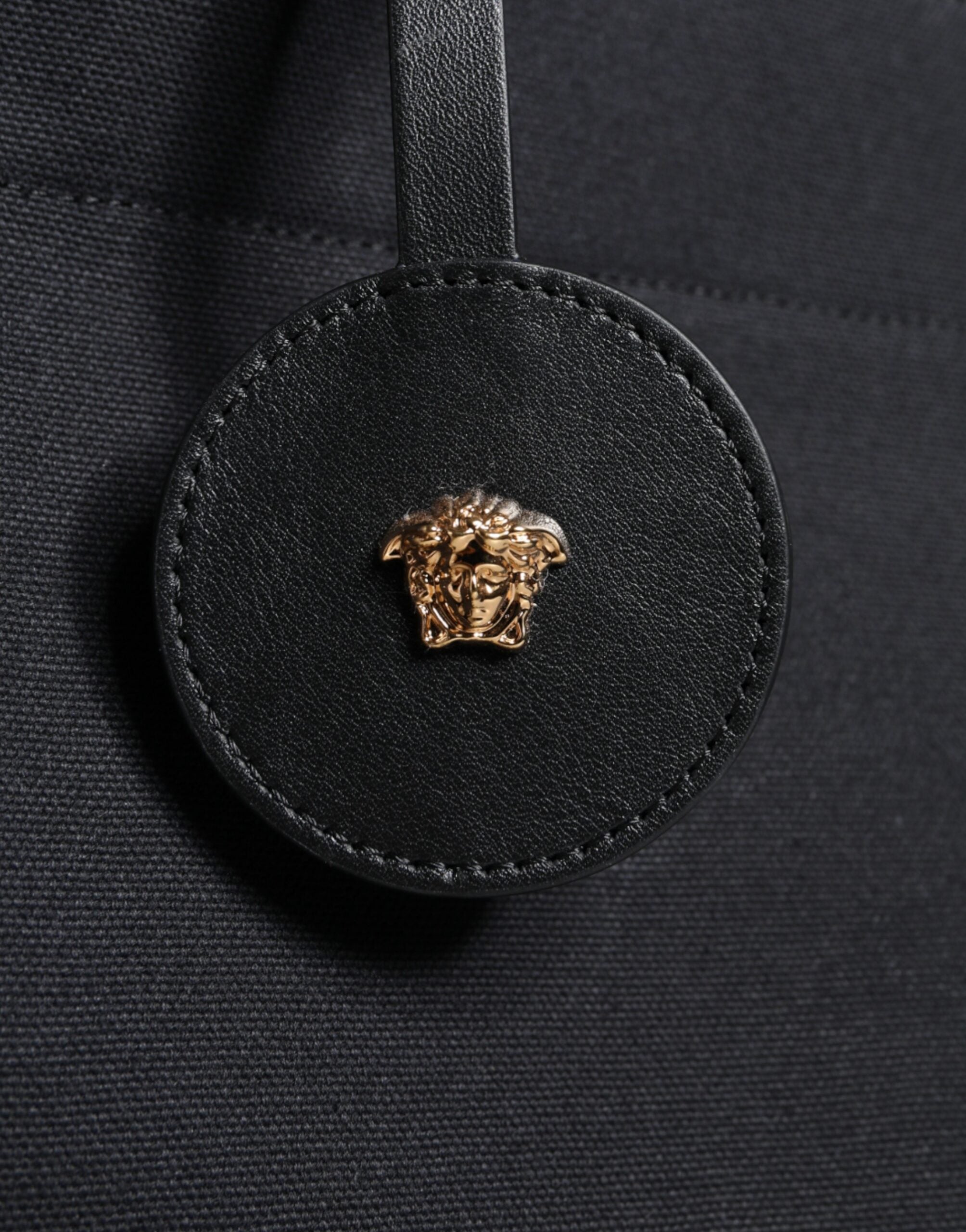 Τσάντα Versace Μαύρη Tote Χιαστί με Λαβή, από Καμβά και Δέρμα, με Λογότυπο