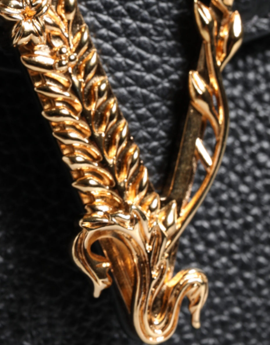 Τσάντα Χιαστί Ώμου Versace Μαύρο Ανάγλυφο Δέρμα Μοσχαριού με Λογότυπο