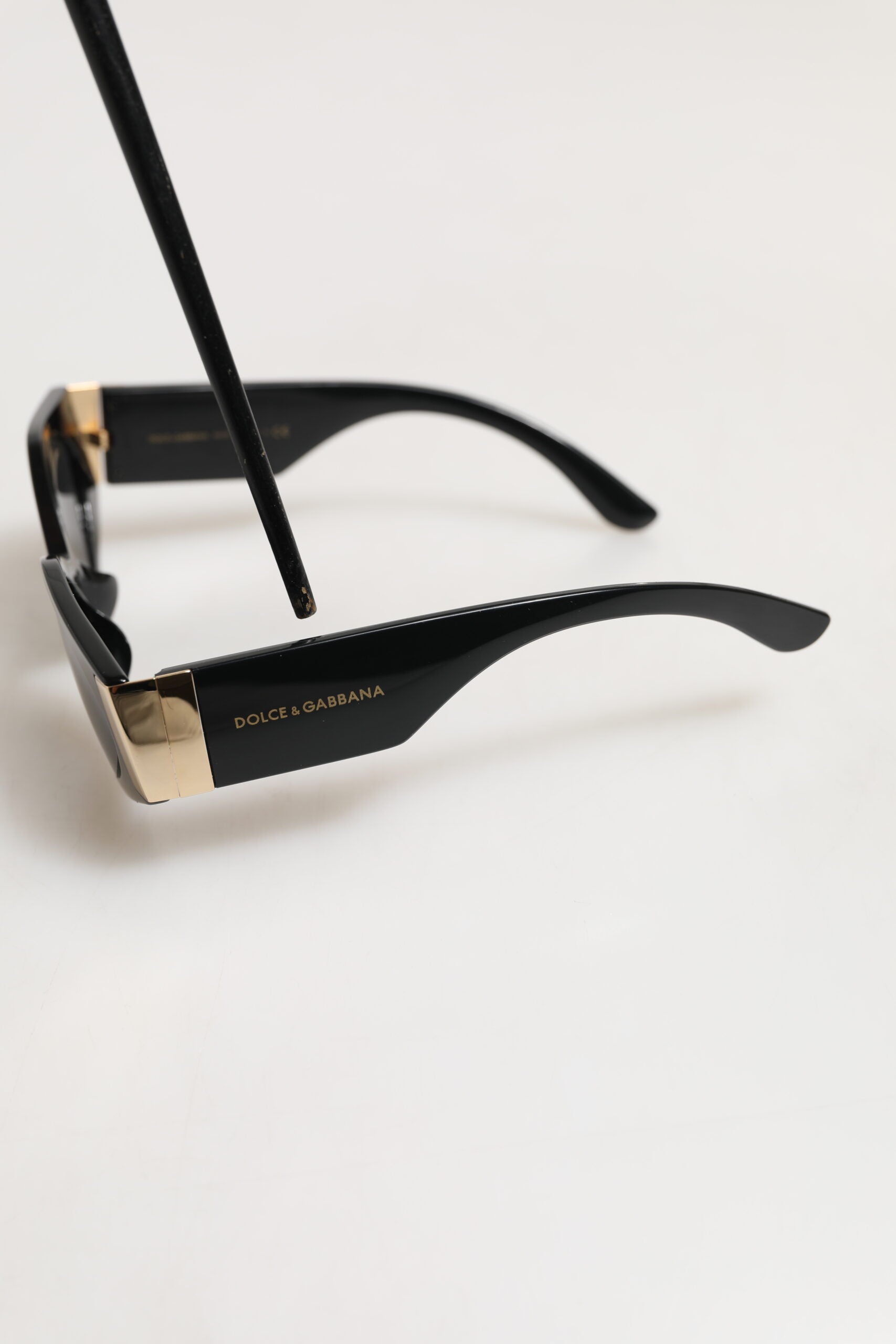 Γυαλιά ηλίου Dolce & Gabbana DG4396 με γκρι διαβαθμισμένο φακό και μαύρο ακανόνιστο πλαίσιο