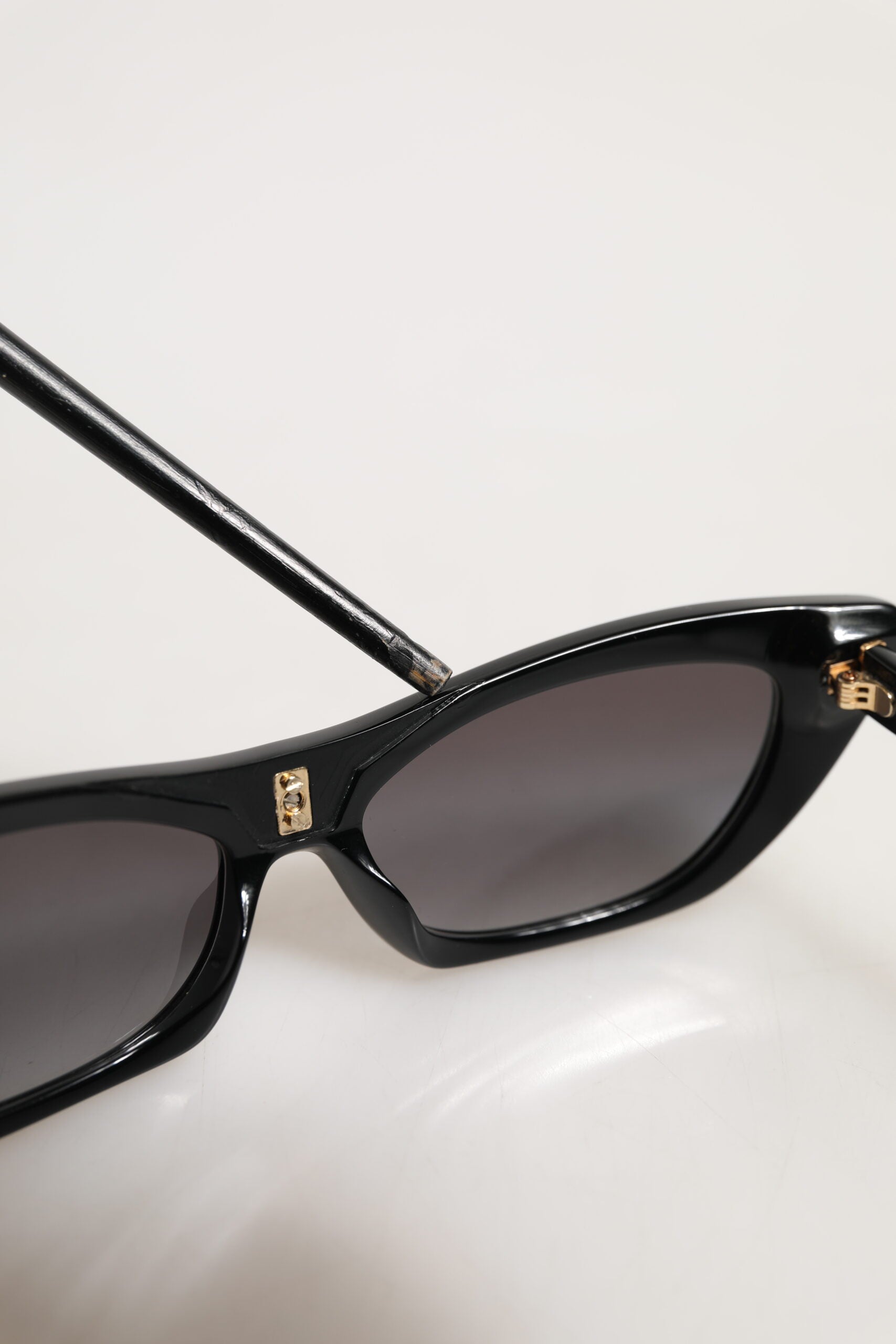 Γυαλιά ηλίου Dolce & Gabbana μαύρα Re-Edition DNA σε στυλ cat-eye